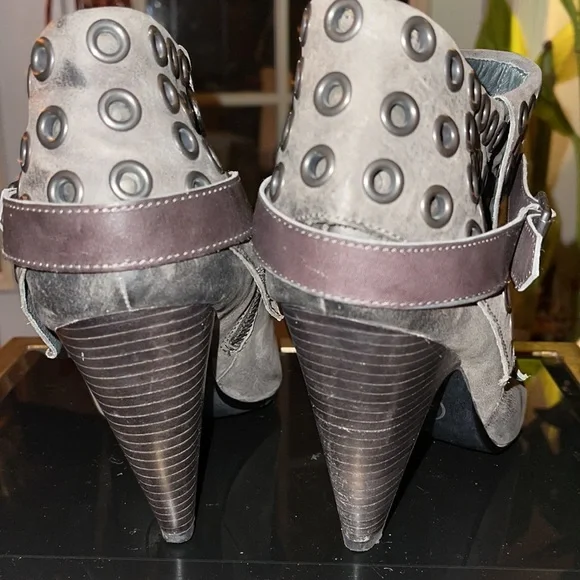 Ash Shoes | Ash Iona Grommet-Embellished Leather Ankle Boots - Picture 4 of 6